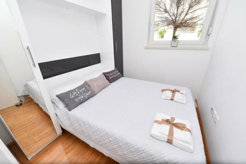 Maro Modern Apartment By The Sea