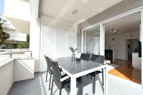 Maro Modern Apartment By The Sea