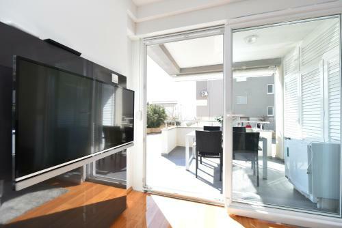 Maro Modern Apartment By The Sea