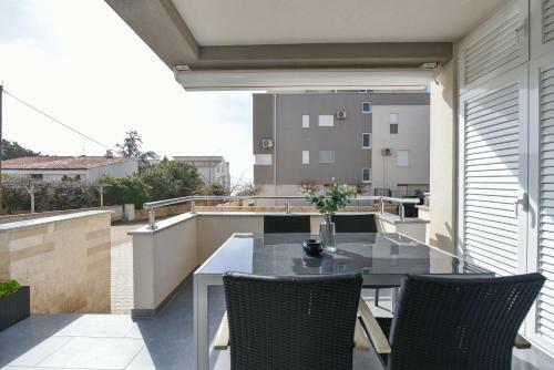 Maro Modern Apartment By The Sea