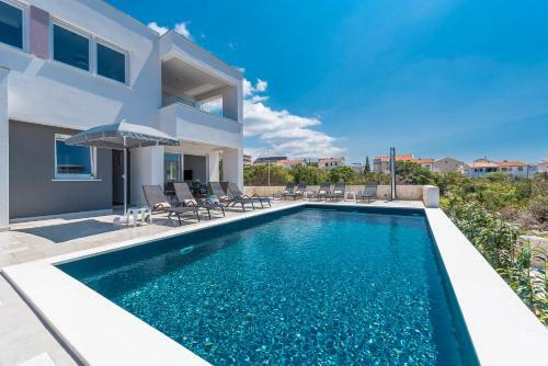 Villa Adria 2 Luxury Apartment With A Pool