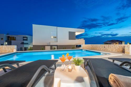 Villa Adria 2 Luxury Apartment With A Pool