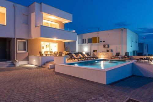 Villa Adria 2 Luxury Apartment With A Pool