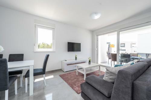 Villa Adria 2 Luxury Apartment With A Pool