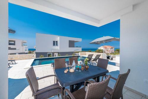 Villa Adria 2 Luxury Apartment With A Pool