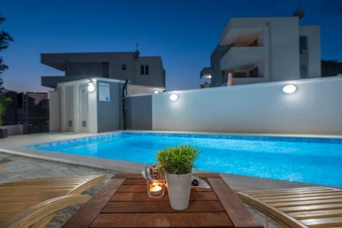 Apartamento Villa Star 3 A Centrally Located Ap. With A Pool