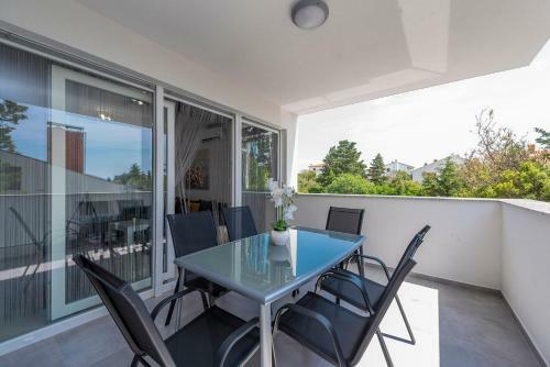 Apartamento Villa Star 3 A Centrally Located Ap. With A Pool