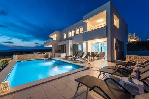 Villa Adria 1 Luxury Apartment With A Pool