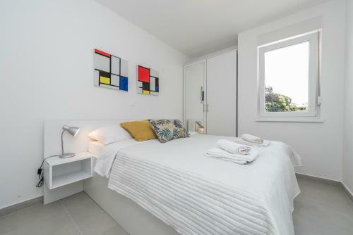Sunset Mood Modern Apartment With A Pool For 6