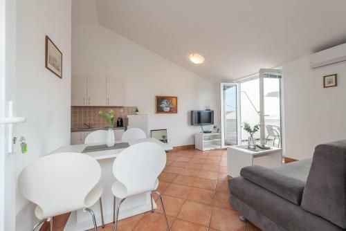 Vesna 2 City Central Apartment