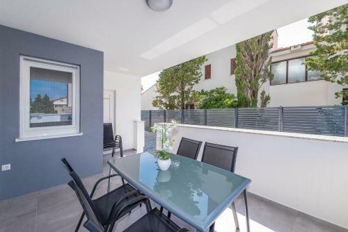 Apartamento Villa Star 2 A Centrally Located Ap. With A Pool