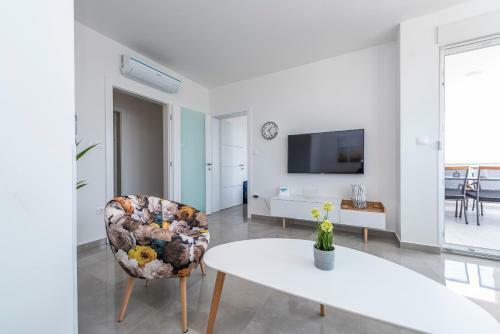 Villa Adria 4 Luxury Apartment With A Pool