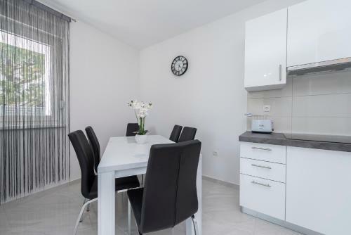 Apartamento Villa Star 5 A Centrally Located Ap. With A Pool