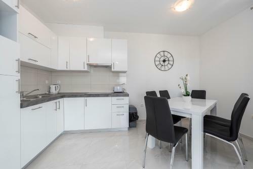 Apartamento Villa Star 4 A Centrally Located Ap. With A Pool