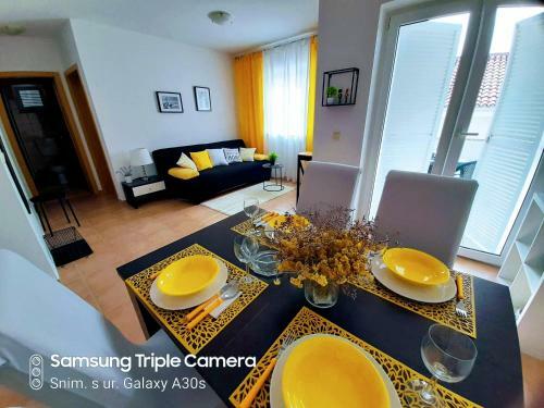 Apartment Loly - A Few Steps To The Beach!