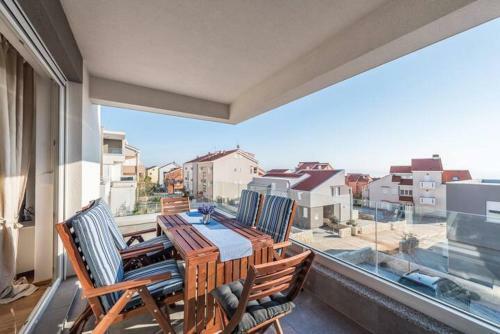 Blue Sky, Modern Sea View Apartment
