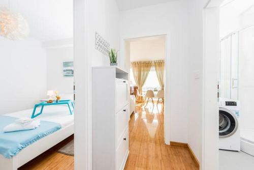 Blue Sky, Modern Sea View Apartment
