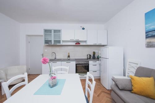 Apartments By The Sea Novalja, Pag - 17214