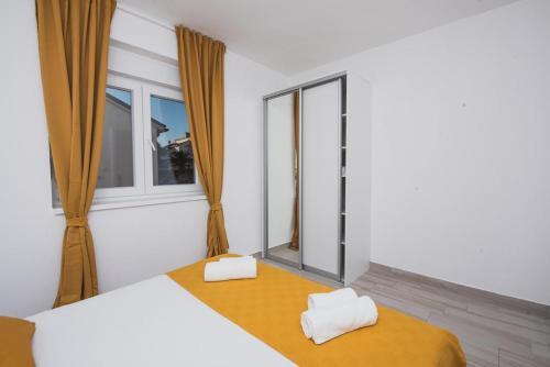 Apartments By The Sea Novalja, Pag - 17214