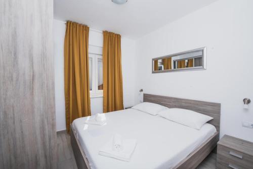 Apartments By The Sea Novalja, Pag - 17214