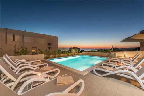 Dino 2 Luxury Apartment With Pool
