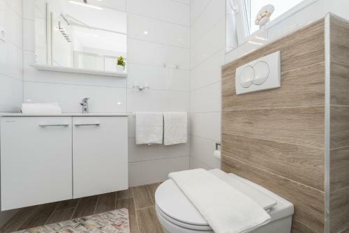 Dino 2 Luxury Apartment With Pool