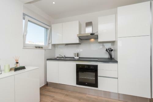Dino 2 Luxury Apartment With Pool