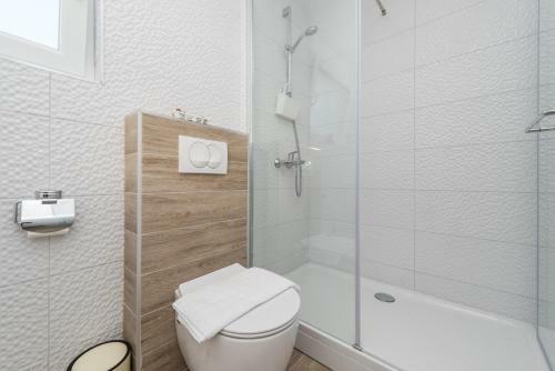 Dino 2 Luxury Apartment With Pool