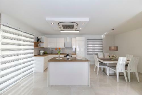 Joy 1 Apartment