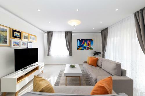 Joy 1 Apartment