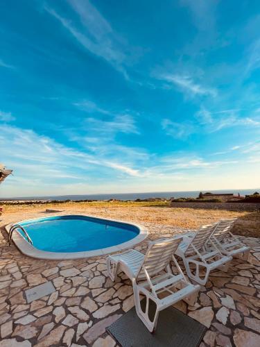 Villa Lara (blue Horizon Guest House)