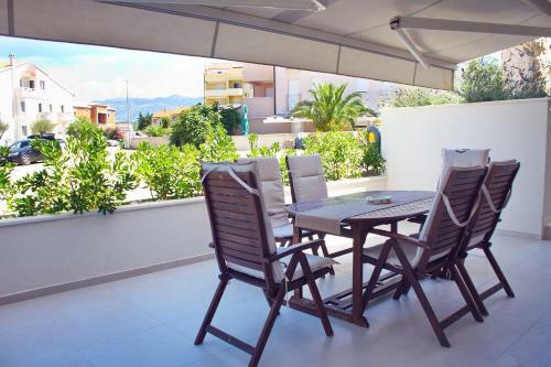 Retro & Fancy Apartments Lld