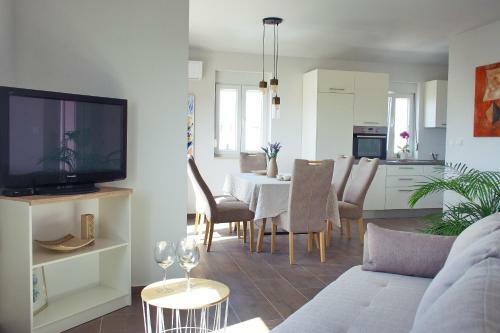 Retro & Fancy Apartments Lld