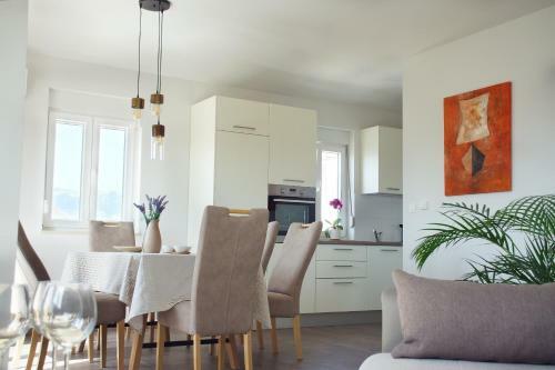 Retro & Fancy Apartments Lld