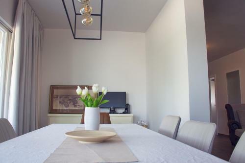 Retro & Fancy Apartments Lld