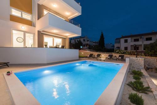Pool Apartments Banta B