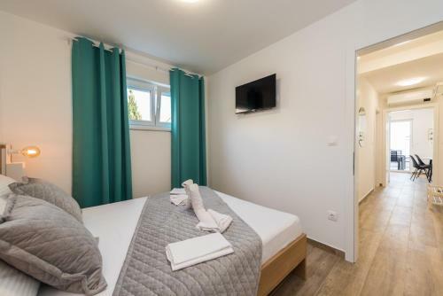 Pool Apartments Banta B