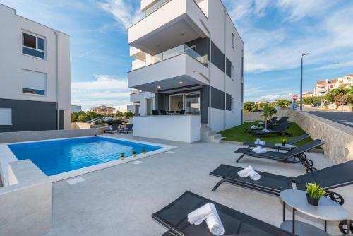 Pool Apartments Banta B