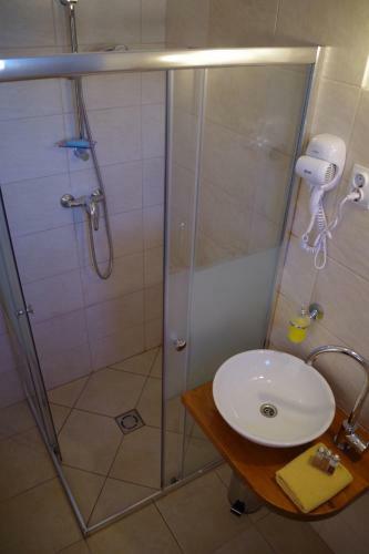 Hostal Guest House St. M�ria