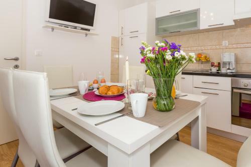Ante Apartments