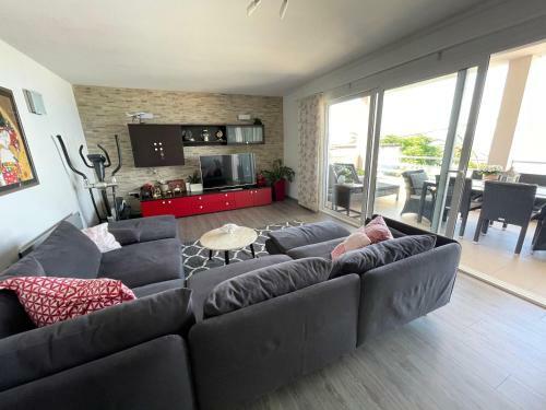 Villa Maris- Beachfront Villa With Exclusive Pool
