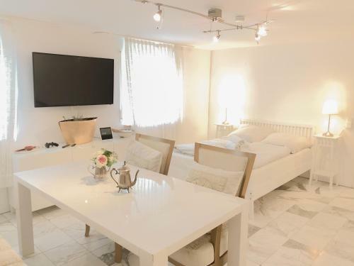 F10 Apartments Roth