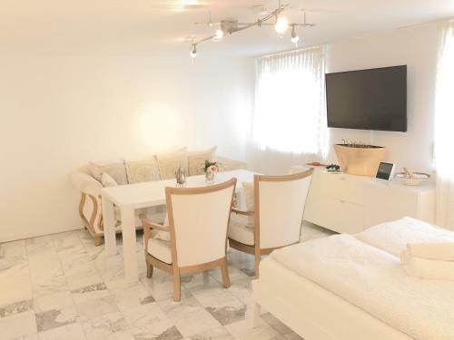 F10 Apartments Roth
