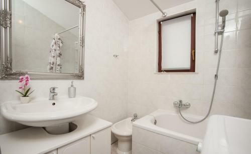Apartamentos Nina Suites With Sea View