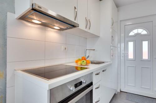 Boutique Wind Rose Apartment By The Beach