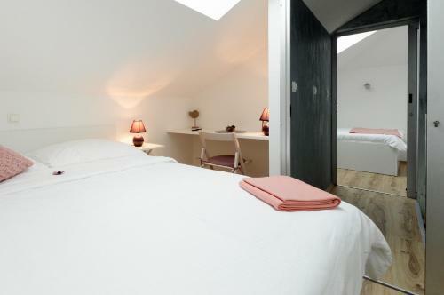 Boutique Wind Rose Apartment By The Beach