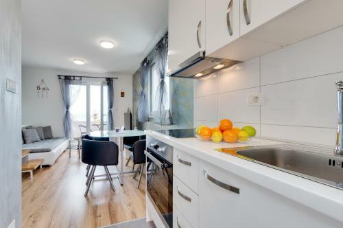 Boutique Wind Rose Apartment By The Beach