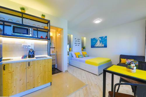 B&r, Beach Studio Apartment