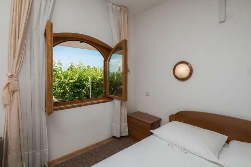 Sunrise Beach Apartments