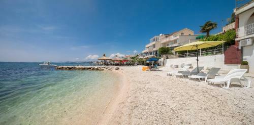 Sunrise Beach Apartments